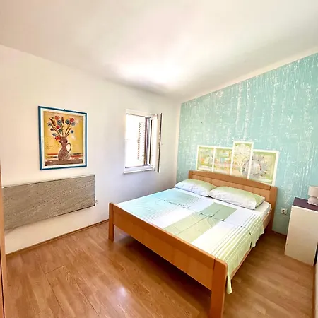 Daire Garden Escape Zupanic *