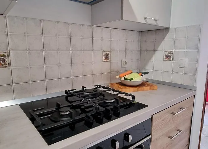 Garden Escape Zupanic Apartman Póla